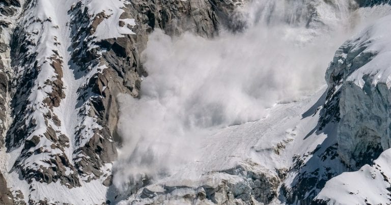 Meteo – Neve abbondante e temperature miti: scatta l’allerta rossa per rischio valanghe, ecco dove