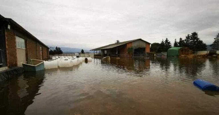 Meteo – Violenti temporali hanno interessato ieri la Spagna, nubifragio lampo con inondazioni a Valencia; il video