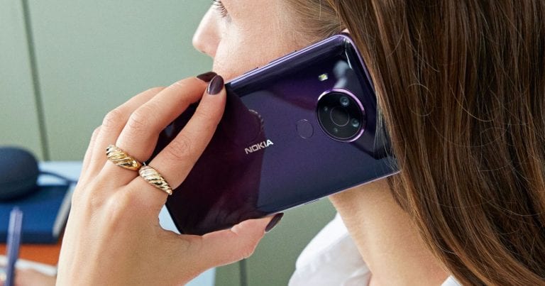 Nokia 5.4, ufficiale il lancio in Italia: caratteristiche e prezzo dello smartphone