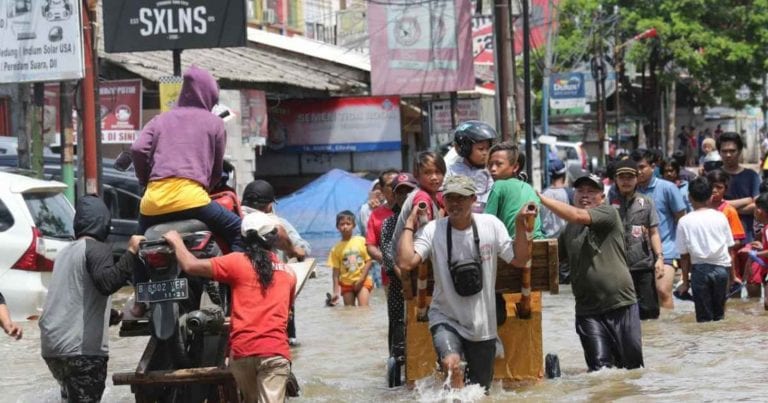 METEO – Si aggrava il bilancio di DANNI e vittime in Sudafrica, a causa di uno tra gli ALLUVIONI più GRAVI della storia METEO – Si aggrava il bilancio di DANNI e vittime in Sudafrica, a causa di uno tra gli ALLUVIONI più GRAVI della storia