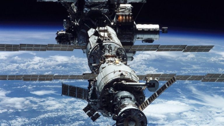 Il razzo Northrop Grumman Antares lancia la nave cargo Cygnus verso la stazione spaziale per conto della NASA Il razzo Northrop Grumman Antares lancia la nave cargo Cygnus verso la stazione spaziale per conto della NASA