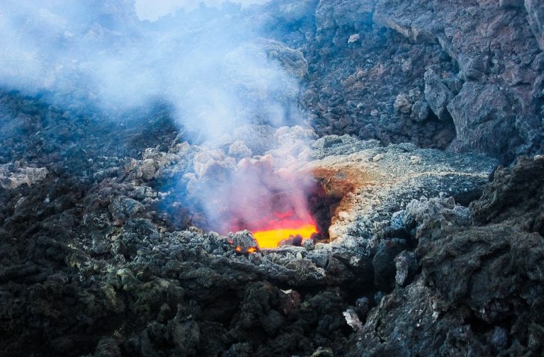 L’Etna si risveglia? Segnalata attività vulcanica in incremento, ecco cosa sta succedendo | Il comunicato dell’INGV