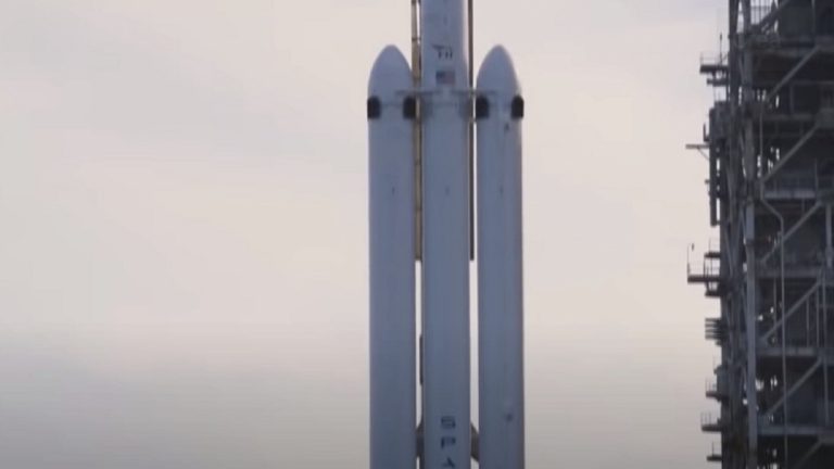 Space X, entro la prossima settimana verrà lanciata la nuova Starship: le incognite della missione