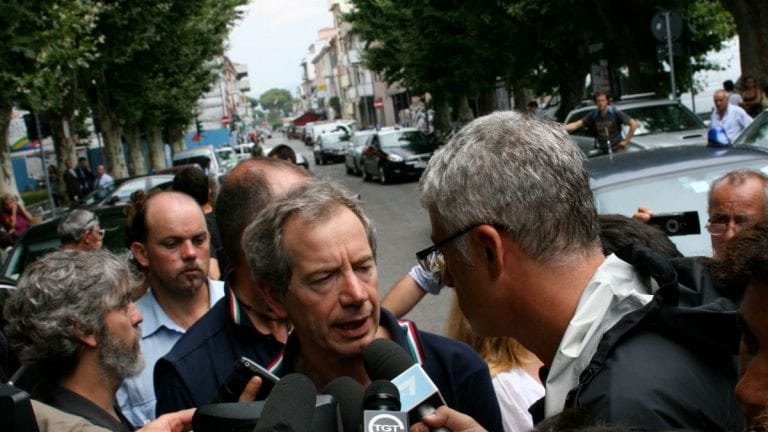 Coronavirus, Bertolaso avverte: “Tutta Italia si sta avvicinando verso la zona rossa”. Ecco le sue parole Coronavirus, Bertolaso avverte: “Tutta Italia si sta avvicinando verso la zona rossa”. Ecco le sue parole