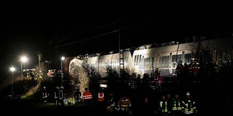 Terribile schianto tra un treno e un bus causa almeno sei vittime e diversi feriti. Ecco dove e cosa è accaduto