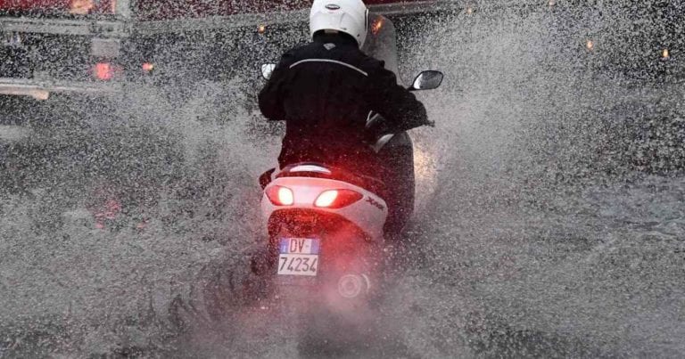 METEO – Intenso MALTEMPO con ALLAGAMENTI e smottamenti colpisce Bardonecchia: Vigili del Fuoco in azione