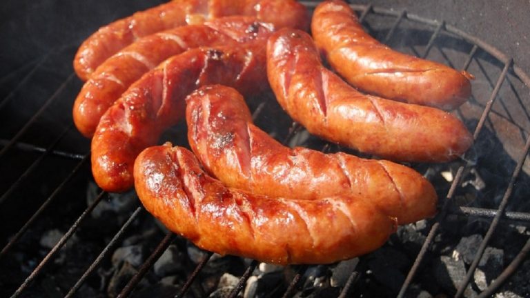 Allerta alimentare, ritirato un lotto di salsicce per rischio salmonella: i dettagli Allerta alimentare, ritirato un lotto di salsicce per rischio salmonella: i dettagli