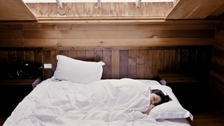 Dormire con i calzini fa bene o fa male? Ecco la risposta che non ti aspetti Dormire con i calzini fa bene o fa male? Ecco la risposta che non ti aspetti