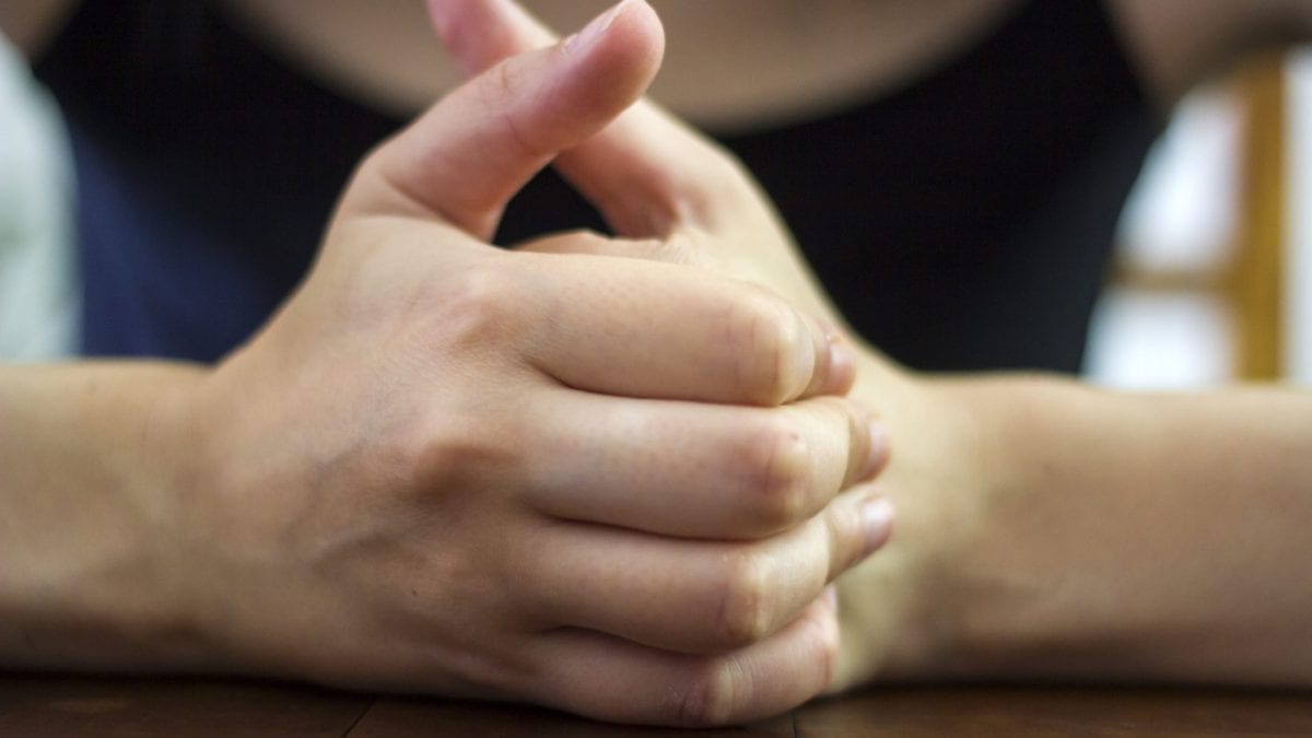 Scrocchiarsi Le Dita Fa Male Scrocchiare le dita fa male alla salute? Ecco la verità e perché