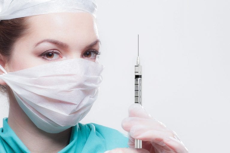 Coronavirus, obbligo vaccinale per personale medico e sanitario: ecco le sanzioni per chi non lo rispetta Coronavirus, obbligo vaccinale per personale medico e sanitario: ecco le sanzioni per chi non lo rispetta