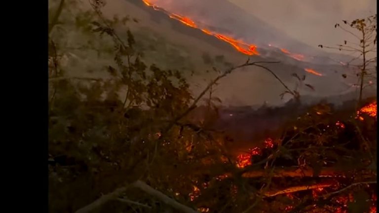 Vulcano Pacaya, la lava sta lambendo le case: iniziate le evacuazioni Vulcano Pacaya, la lava sta lambendo le case: iniziate le evacuazioni