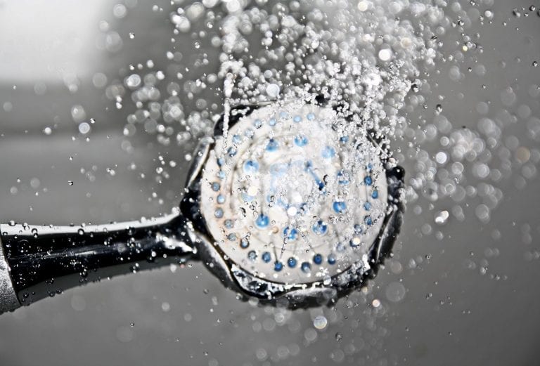 La doccia fredda ha più benefici di quella calda: ecco perché La doccia fredda ha più benefici di quella calda: ecco perché