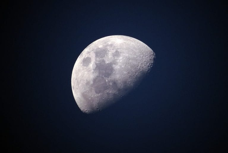 Ecco perchè la Luna ha meno crateri di quanto dovrebbe