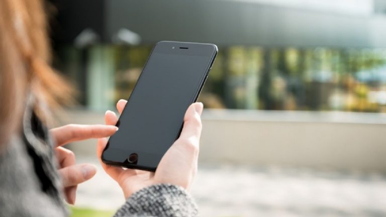 Sentire il cellulare squillare senza motivo, il disturbo che colpisce gli adolescenti: la possibile causa Sentire il cellulare squillare senza motivo, il disturbo che colpisce gli adolescenti: la possibile causa