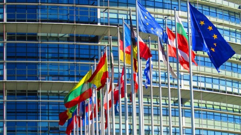 Il Parlamento Ue approva il Certificato EU Covid-19 per evitare restrizioni: potranno averla vaccinati, guariti e negativi ai test Il Parlamento Ue approva il Certificato EU Covid-19 per evitare restrizioni: potranno averla vaccinati, guariti e negativi ai test