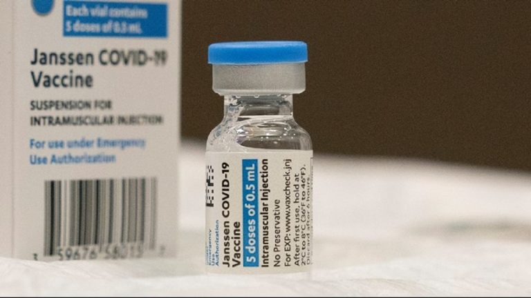 Vaccino Johnson & Johnson e reazioni avverse, la Danimarca lo ritira ufficialmente dal piano vaccinale