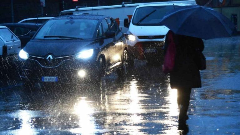 METEO – Onda PERTURBATA porta PIOGGE e ACQUAZZONI nelle PROSSIME ORE, ecco dove