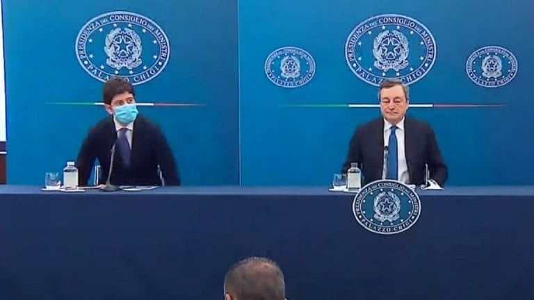 Coronavirus, Draghi: “Via le mascherine? Tra un paio di mesi”. La parole del Premier e le novità sul Green pass