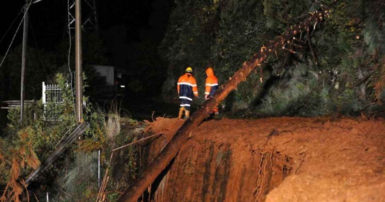 METEO – MALTEMPO intenso provoca una FRANA e forti DISAGI nel comasco: intervenuti Vigili del Fuoco