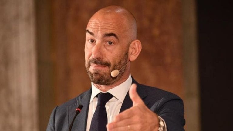 L’ira di Bassetti contro gli allarmismi: “Continuando così, l’Italia si fermerà tra un mese…”