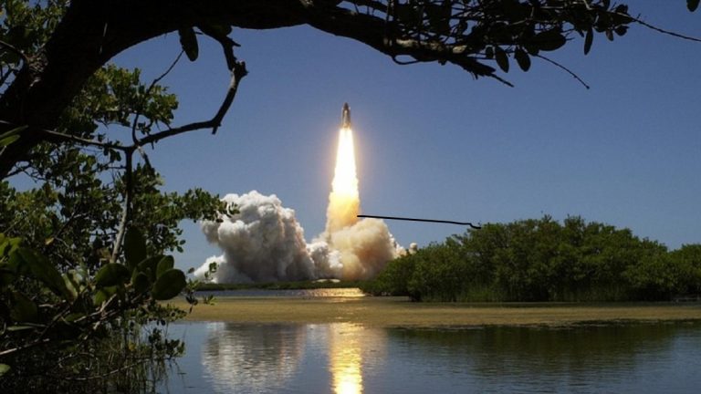 I lanci di razzi spaziali potrebbero essere la causa della formazione di nuvole nell’atmosfera alta I lanci di razzi spaziali potrebbero essere la causa della formazione di nuvole nell’atmosfera alta