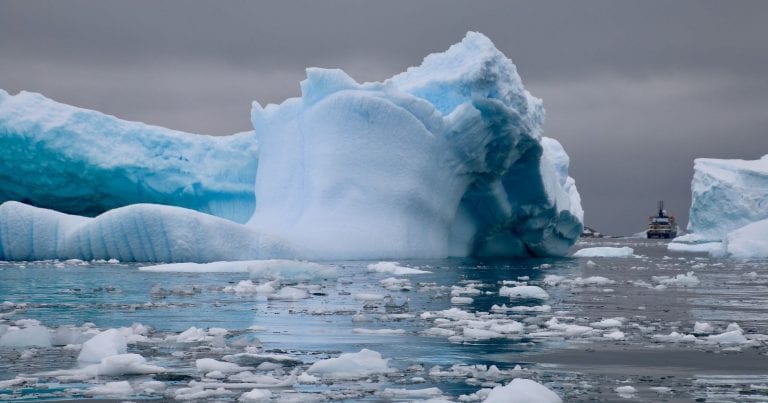 METEO – GIGANTESCO ICEBERG si stacca dall’Antartide: grande come il Molise, è il più esteso del mondo