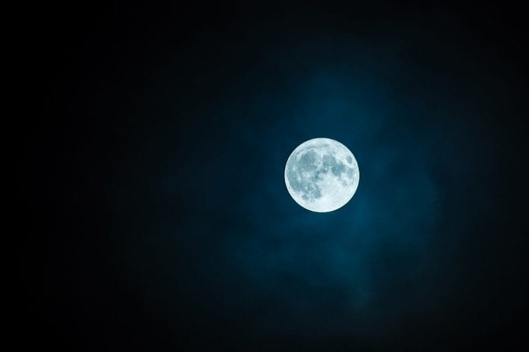 Superluna dei fiori 26 maggio, ecco come ammirare la Luna in versione extralarge Superluna dei fiori 26 maggio, ecco come ammirare la Luna in versione extralarge