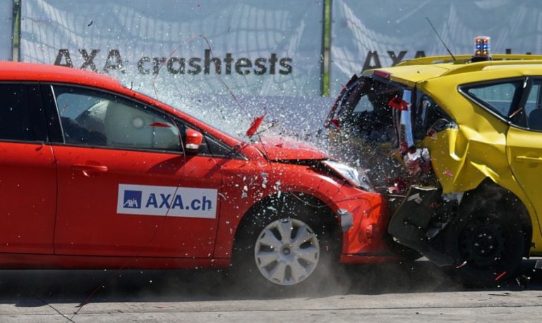 Resti umani utilizzati per i crash test delle automobili: indagati per gravi violazioni etiche, nuovo scandalo in Francia