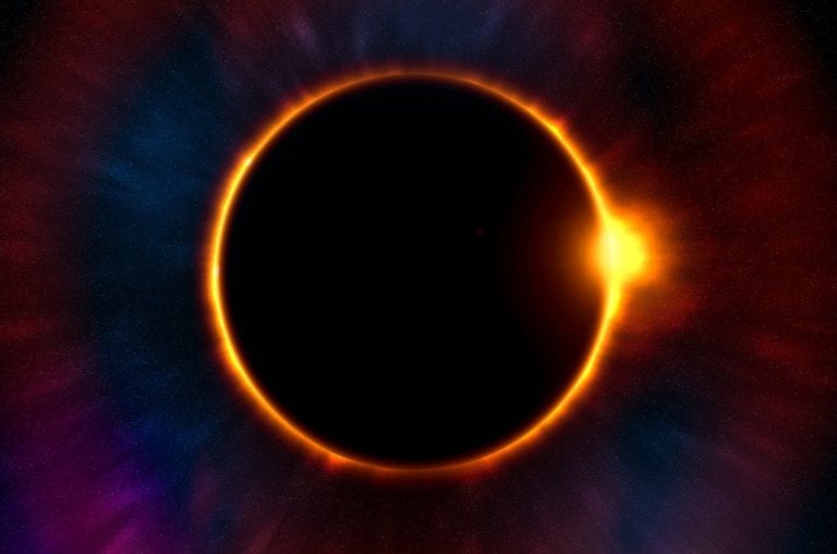 Eclissi totale di sole, sarà buio in pieno giorno per alcuni minuti. Ecco a cosa bisogna fare attenzione Eclissi totale di sole, sarà buio in pieno giorno per alcuni minuti. Ecco a cosa bisogna fare attenzione