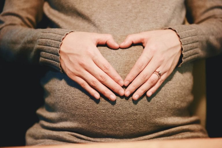 Il caldo legato ai cambiamenti climatici aumenta il rischio di parto prematuro in 13 paesi: nuovo studio