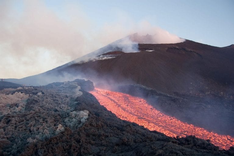 Etna, il fianco orientale sta scivolando verso est: ecco il motivo Etna, il fianco orientale sta scivolando verso est: ecco il motivo