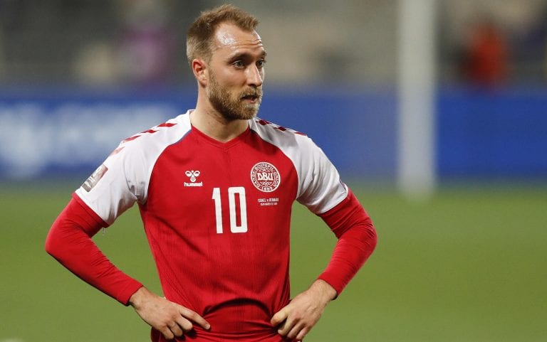 Paura ad Euro 2020, malore per Christian Eriksen che sviene in campo: ecco cosa è successo Paura ad Euro 2020, malore per Christian Eriksen che sviene in campo: ecco cosa è successo