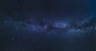 Stella gigante lampeggia nel cuore della Via Lattea: la nuova scoperta