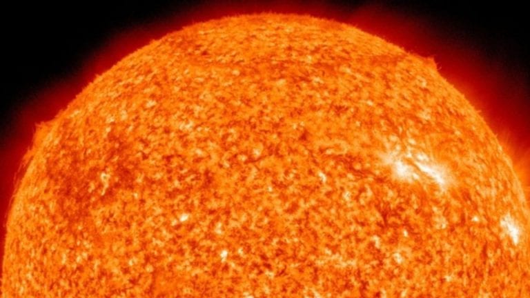 La tempesta solare in arrivo potrebbe generare blackout internet in tutto il mondo