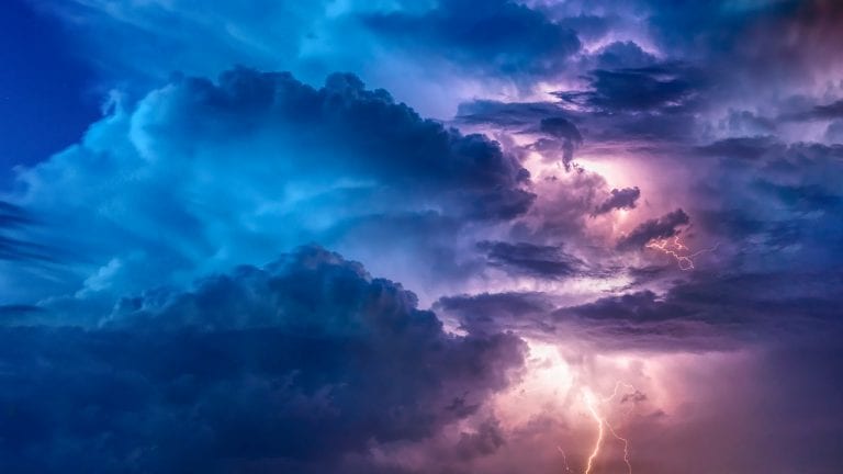 METEO – CIRCOLAZIONE DEPRESSIONARIA attiva, ancora TEMPORALI in ITALIA, ecco l’evoluzione delle PROSSIME ORE