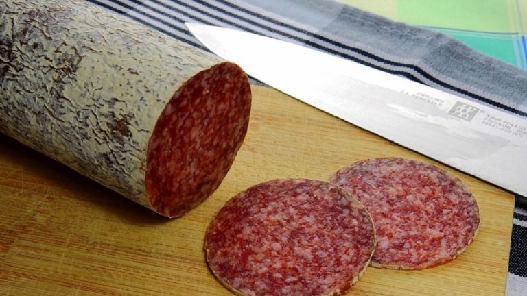 Allerta alimentare, Ministero della Salute ha ritirato poco fa salame di nota marca per rischio salmonella Allerta alimentare, Ministero della Salute ha ritirato poco fa salame di nota marca per rischio salmonella
