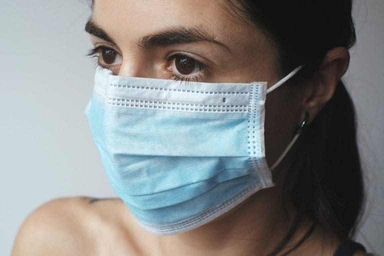 Coronavirus, mascherina all’aperto: quando cadrà l’obbligo in Italia? Ecco la situazione