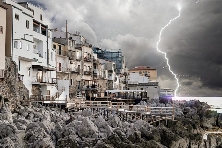 METEO – CALDO ESTIVO da una parte e forti TEMPORALI dall’altra sono in arrivo nelle PROSSIME ORE, ecco le ZONE COLPITE