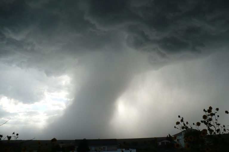 METEO – Maltempo, violenta TROMBA D’ARIA si abbatte sul torinese: danni ingenti e momenti di paura. I dettagli