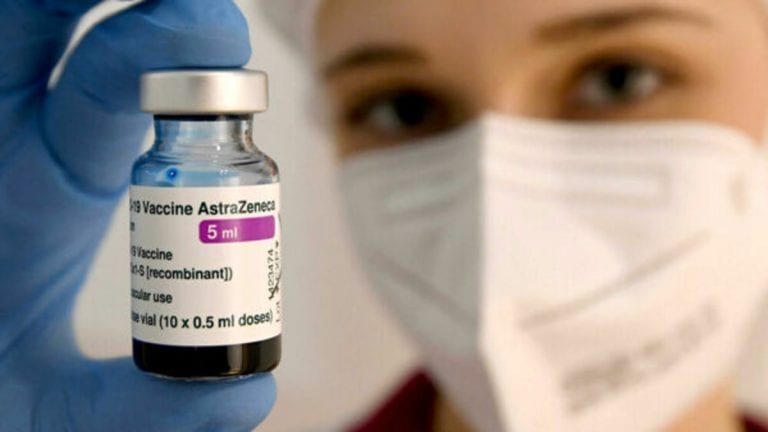 Coronavirus, Aifa segnala rari casi di perdita capillare dopo il vaccino Astrazeneca: i sintomi della sindrome e i dettagli Coronavirus, Aifa segnala rari casi di perdita capillare dopo il vaccino Astrazeneca: i sintomi della sindrome e i dettagli