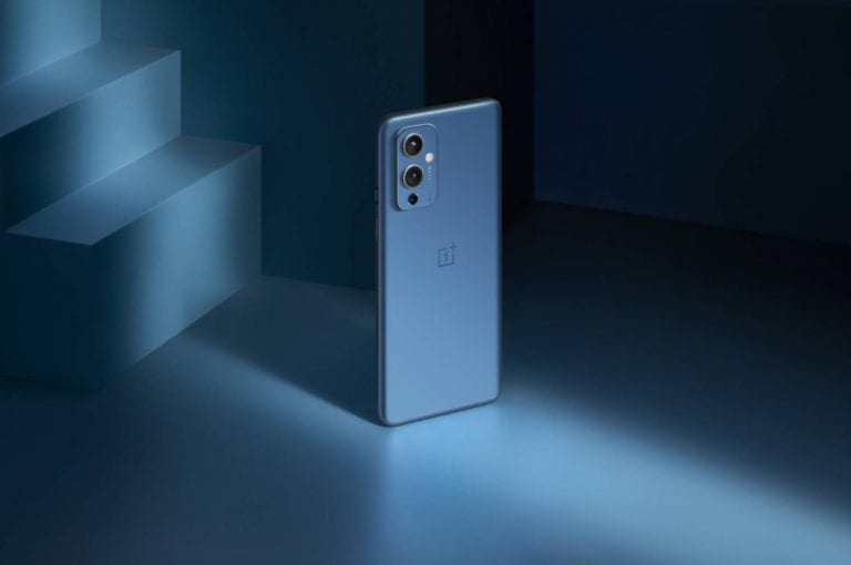 OnePlus 9T Pro, lo smartphone rivoluzionario con il display sul retro: le caratteristiche