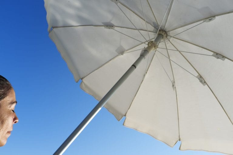 Il Sole è pericoloso dopo il vaccino? Ecco il parere degli esperti Il Sole è pericoloso dopo il vaccino? Ecco il parere degli esperti