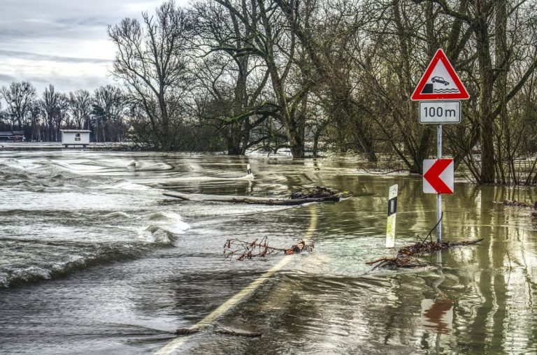 METEO – Piogge alluvionali causano il crollo di parte dell’autostrada in Nigeria: disagi per gli automobilisti, i dettagli