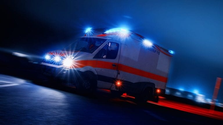 Incidente mortale in autostrada in Italia, intervengono Polizia e Vigili del fuoco. Chiusura e uscita obbligatoria