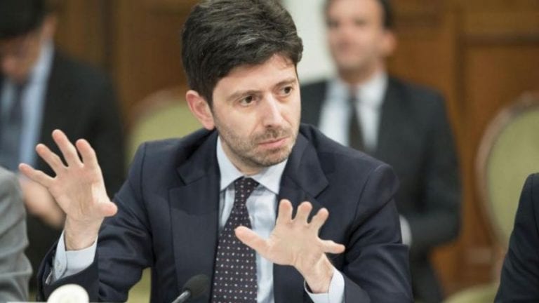 Coronavirus, nuova ordinanza del Ministro Speranza: quarantena per non vaccinati, ecco in quali casi Coronavirus, nuova ordinanza del Ministro Speranza: quarantena per non vaccinati, ecco in quali casi