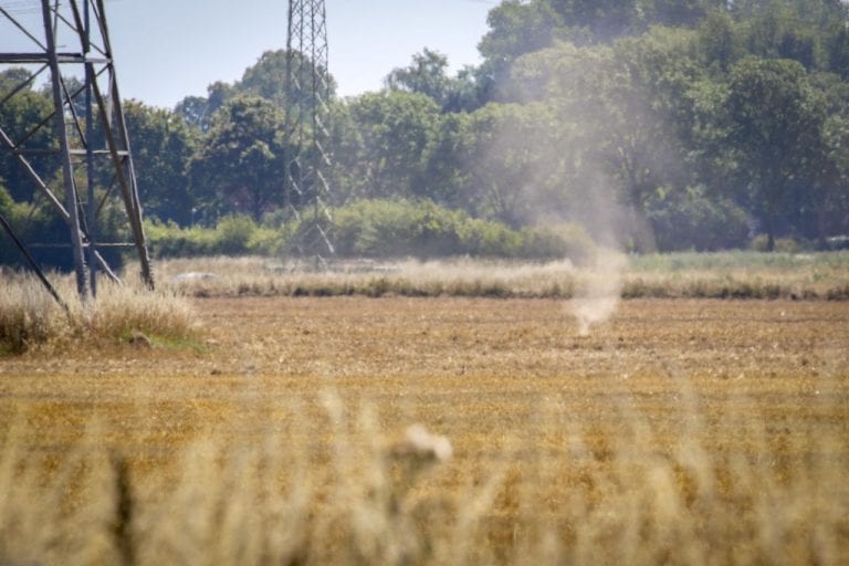 METEO – Impressionante DUST DEVIL in Cornovaglia, PAURA e STUPORE nella popolazione, i dettagli