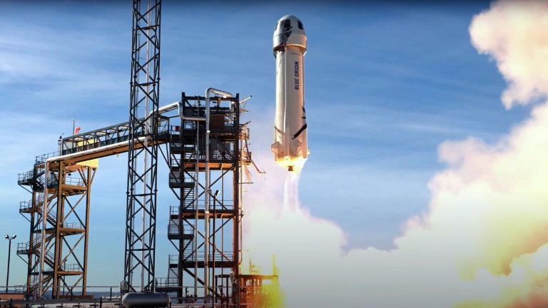 Jeff Bezos nello Spazio, perfettamente riuscita la missione, capsula atterrata nel Texas