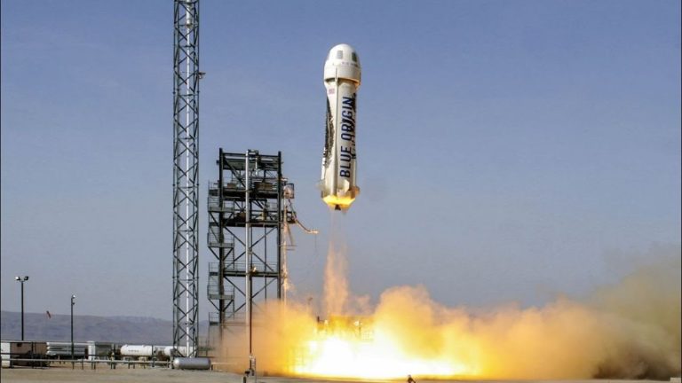 Jeff Bezos è partito ieri verso lo spazio: la missione è andata a buon fine