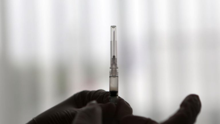Coronavirus, si pensa alla terza dose di vaccini per i soggetti più fragili