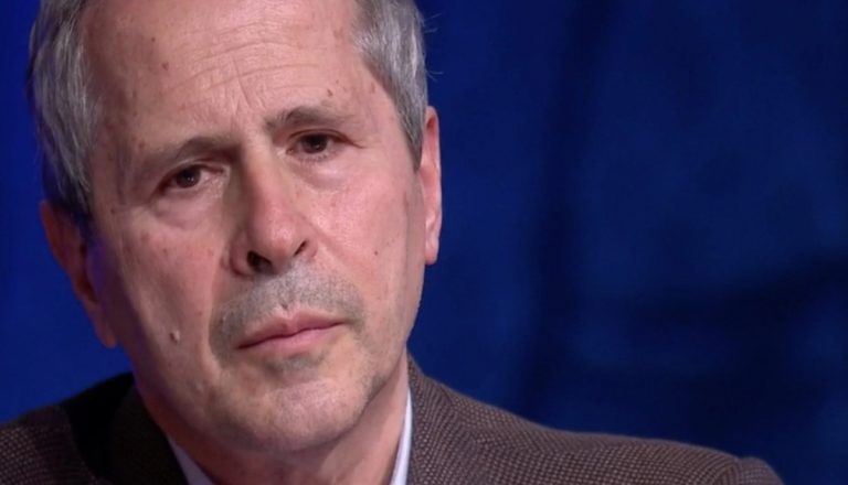 Obbligo vaccinale, lo scetticismo di Crisanti: “Ho alcune riserve dopo i dati di Israele…” Obbligo vaccinale, lo scetticismo di Crisanti: “Ho alcune riserve dopo i dati di Israele…”